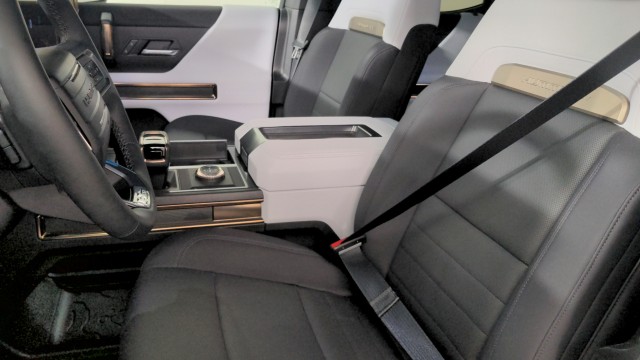 Used 2025 Void Black GMC 2X image 15