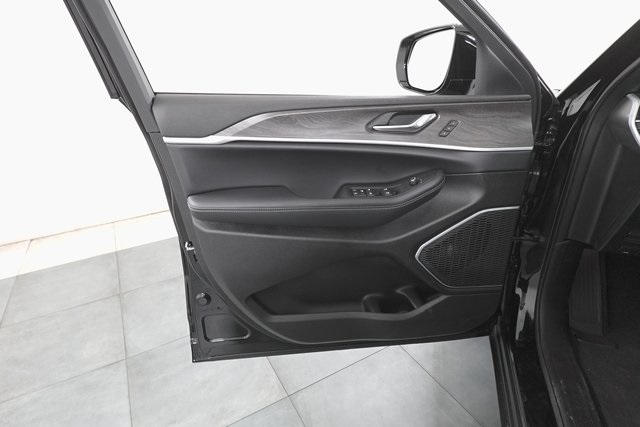 2025 Jeep Grand Cherokee Limited photo 9