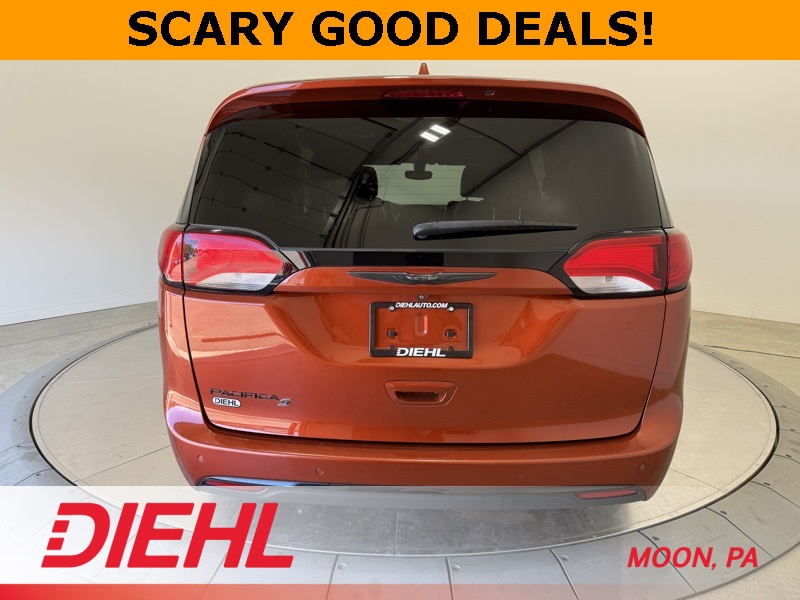 2018 Chrysler Pacifica Touring L photo 6