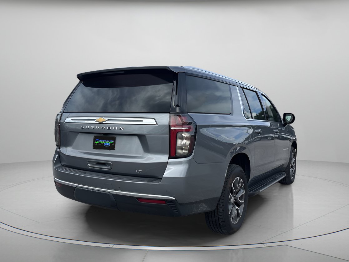 2021 Chevrolet Suburban LT photo 3