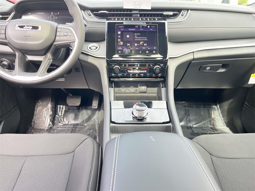 2025 Jeep Grand Cherokee Laredo X photo 21