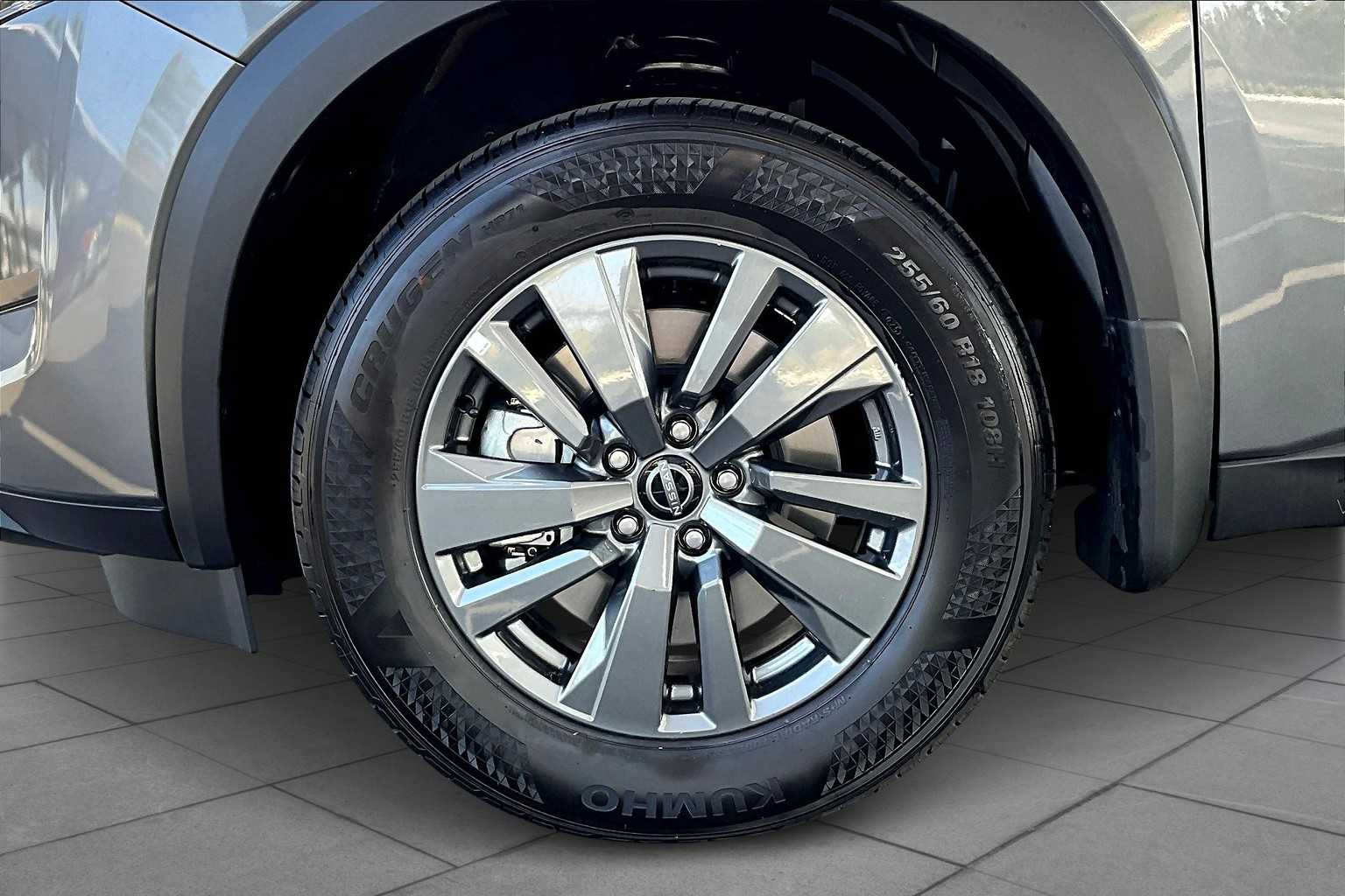 2025 Nissan Pathfinder SV photo 11