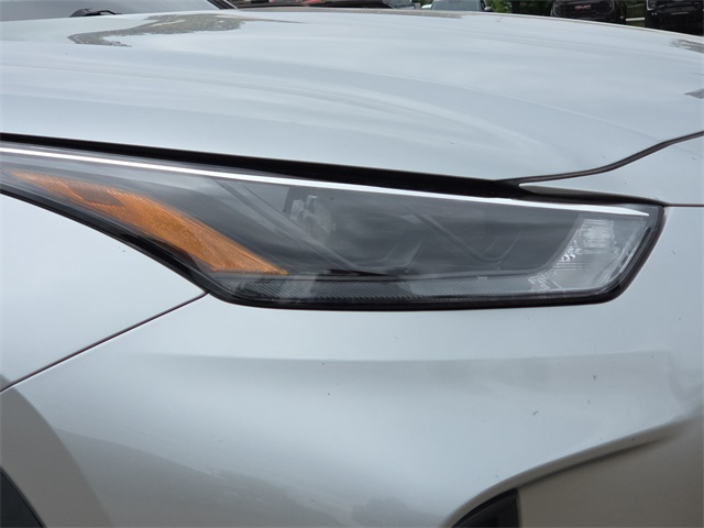 2023 Toyota Highlander L photo 3