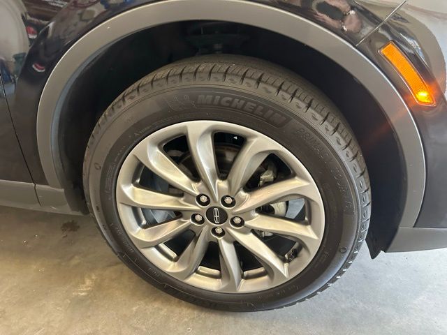 2022 Lincoln Corsair Standard photo 11