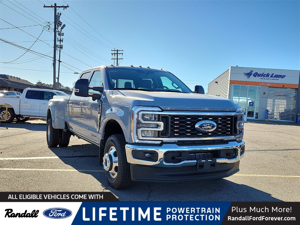 2026 Ford F-350 Super Duty Lariat's photo