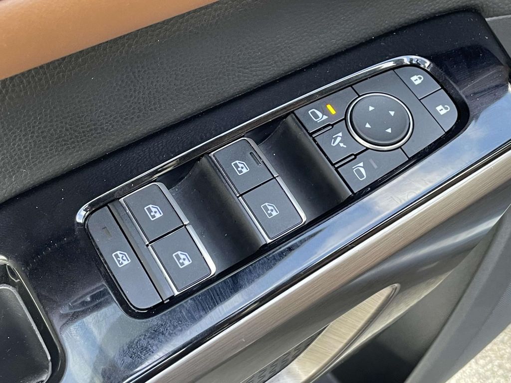 2024 Nissan Pathfinder Platinum photo 17