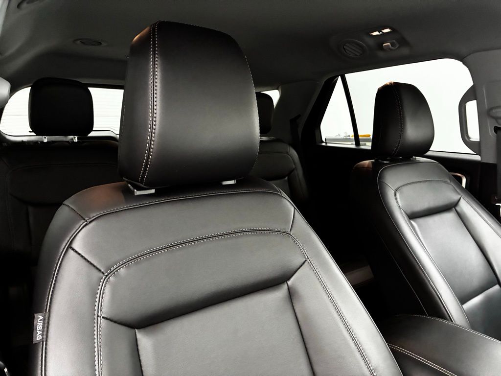 2023 Ford Explorer XLT photo 32