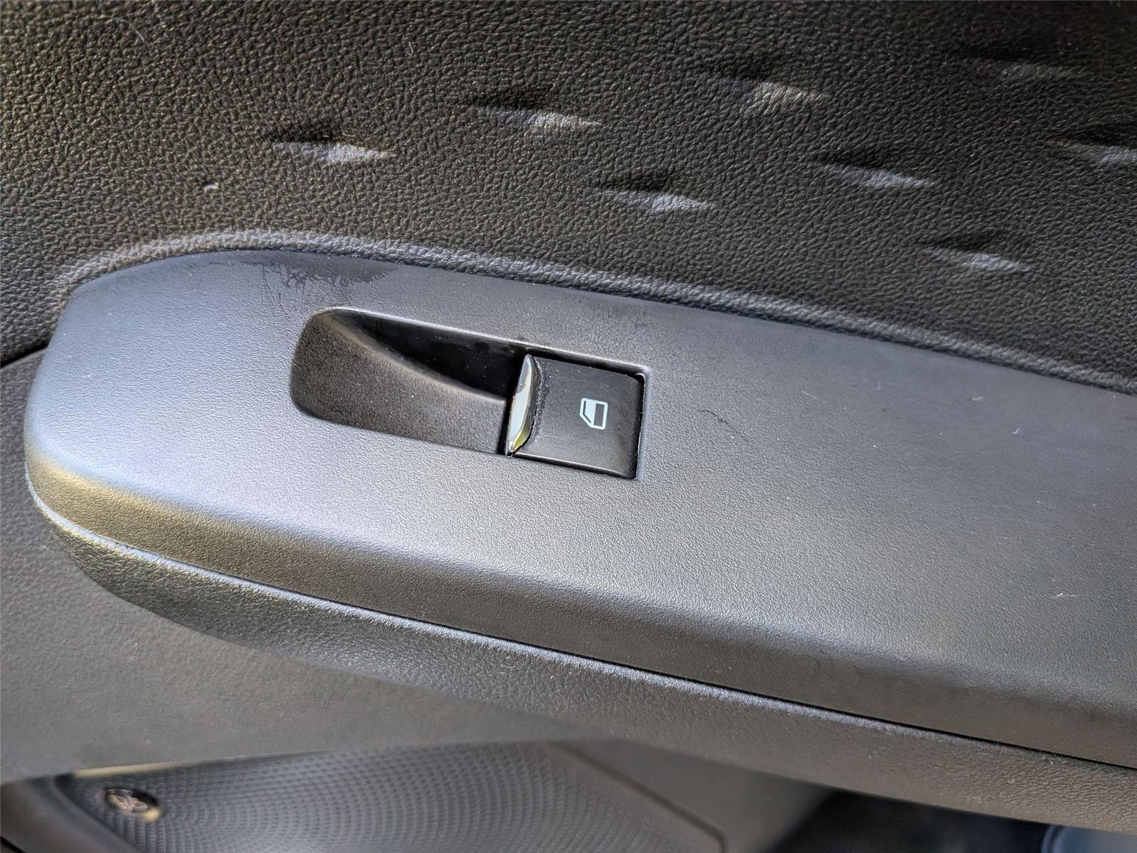 2020 Ford Escape Titanium photo 28