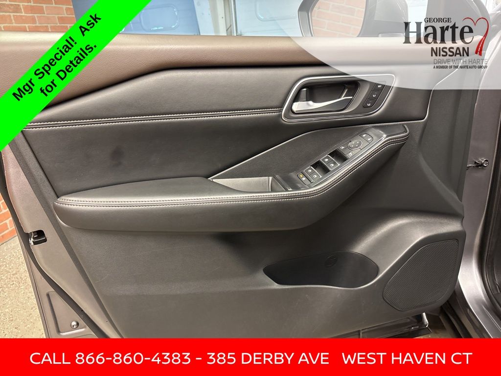 2021 Nissan Rogue SL photo 18
