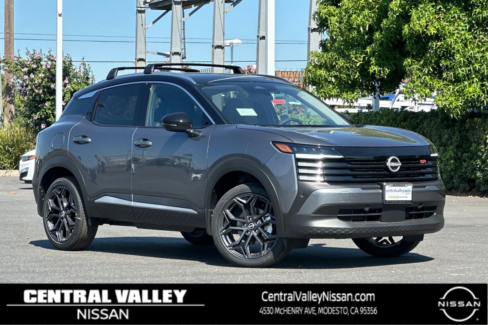 2025 Nissan Kicks SR's photo