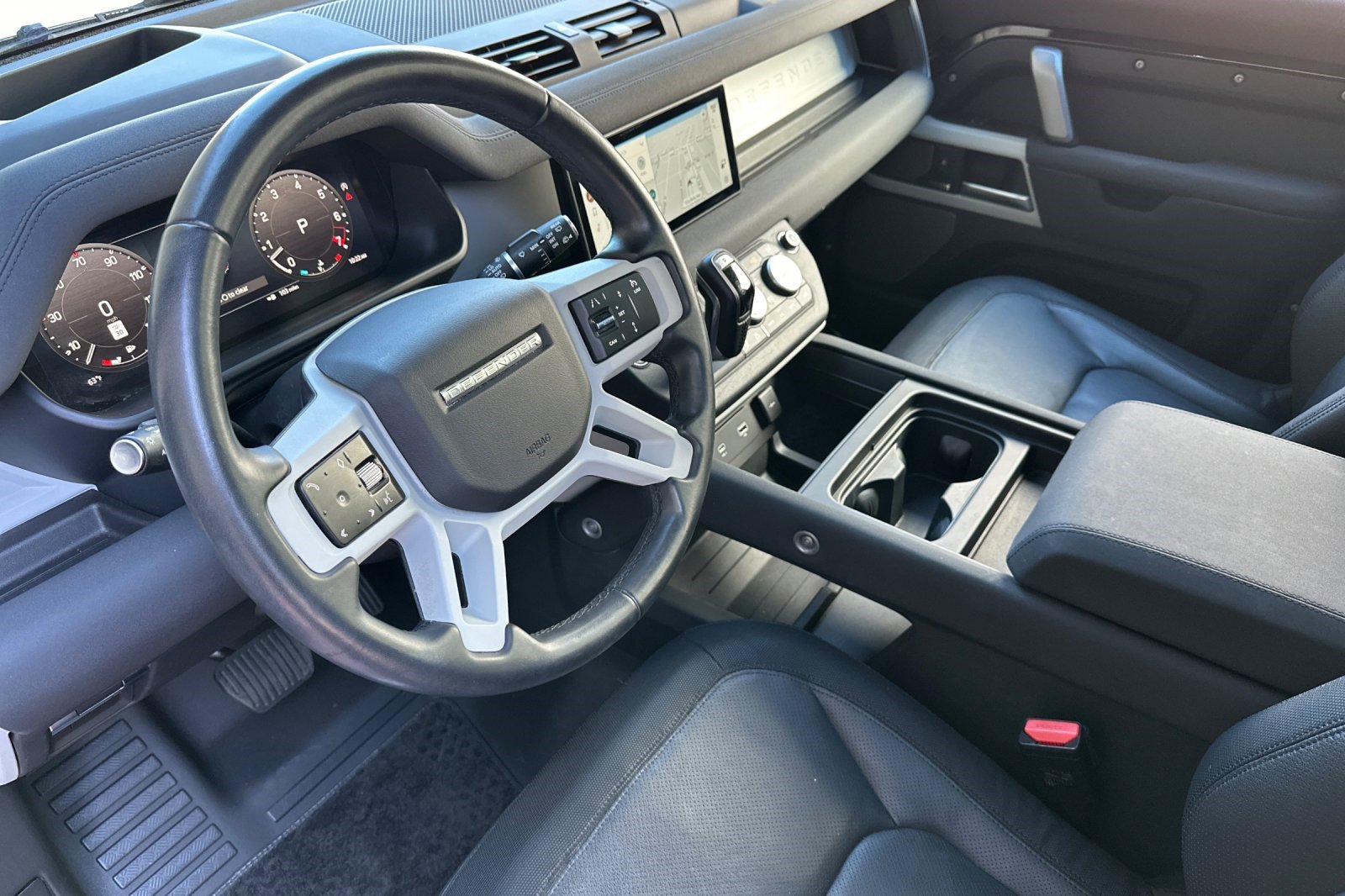 2023 Land Rover Defender X-Dynamic SE photo 4