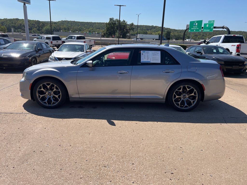 2018 Chrysler 300 S photo 4