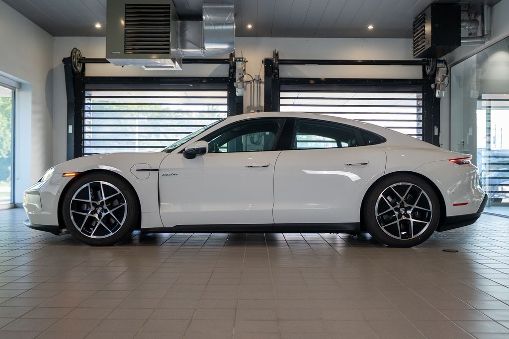 2025 Porsche Taycan 4 photo 2