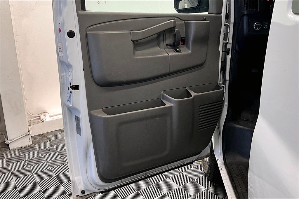 2020 Chevrolet Express 2500 LT photo 21