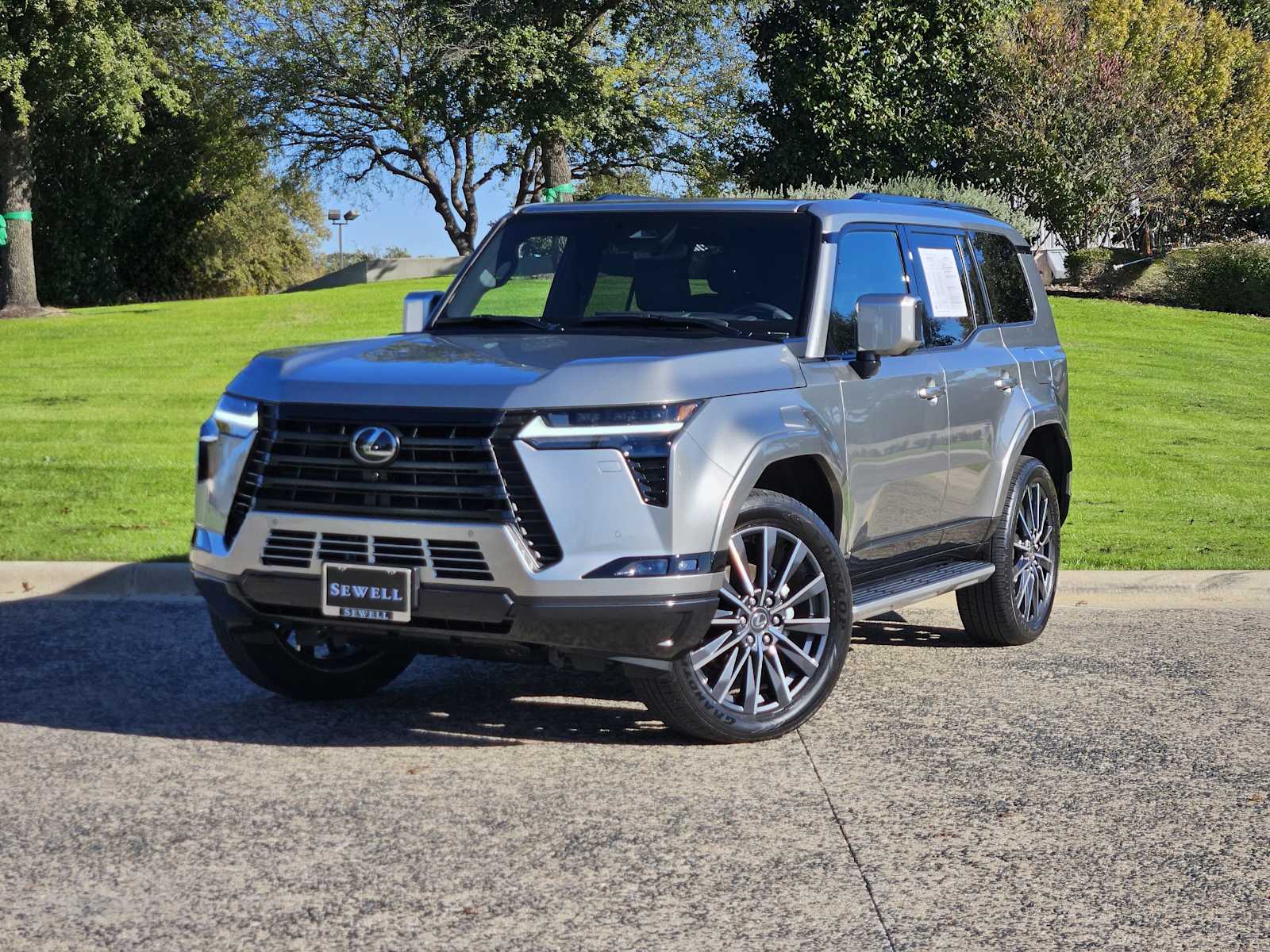 2025 Lexus GX Luxury's photo