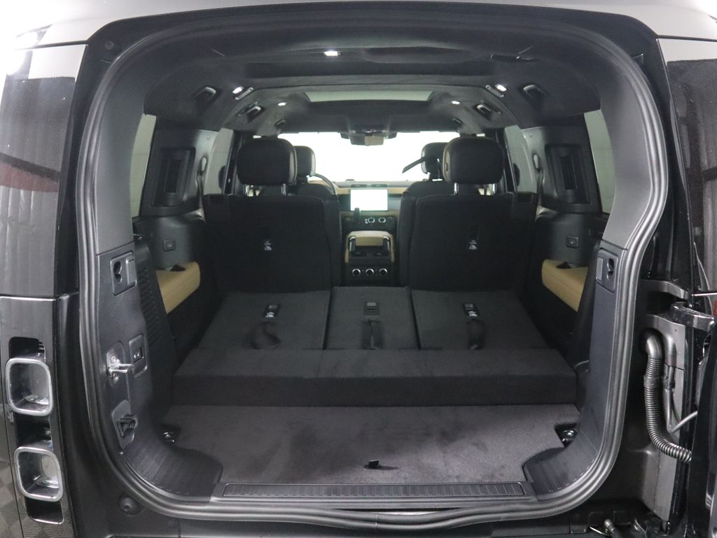 2025 Land Rover Defender 130 V8 photo 27