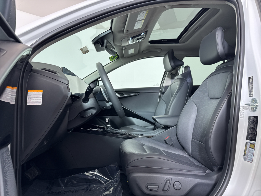 2023 Kia Niro SX photo 3