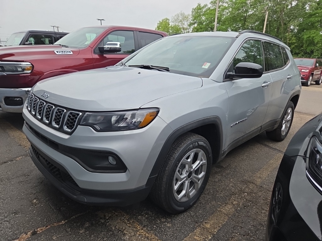 2025 Jeep Compass Latitude photo 2