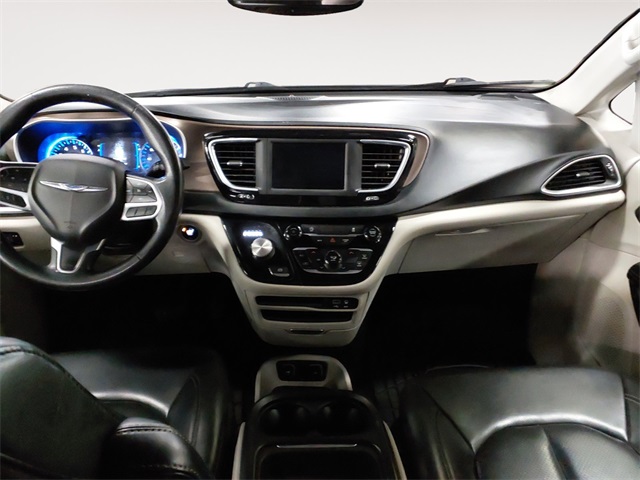 2020 Chrysler Voyager LXi photo 11