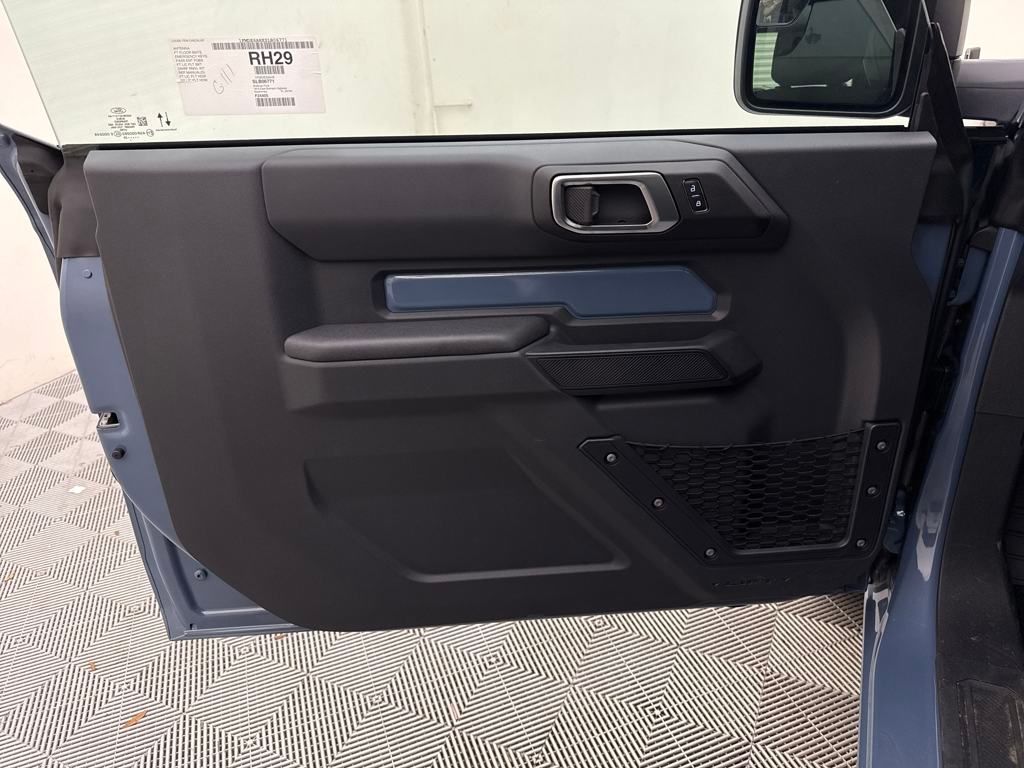2025 Ford Bronco Base photo 5