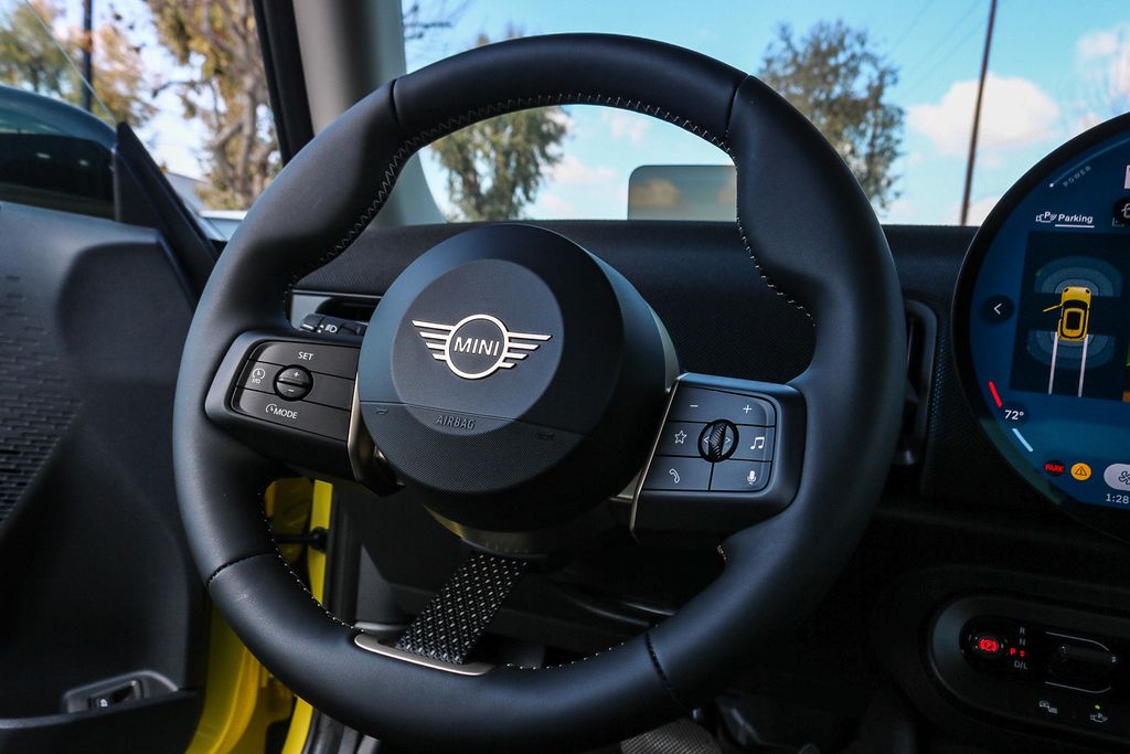2025 Mini Cooper 2 Door Hardtop Signature photo 14