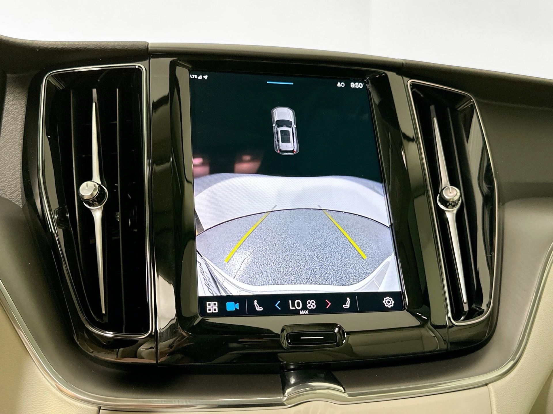 2025 Volvo XC60 B5 Plus photo 13