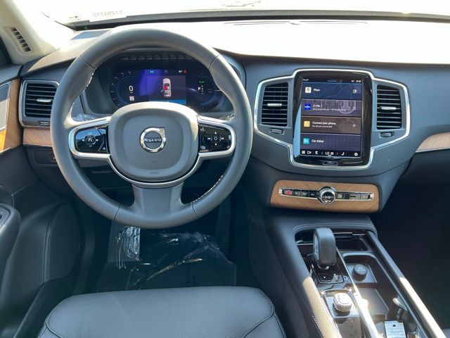 2025 Volvo XC90 T8 Core photo 17
