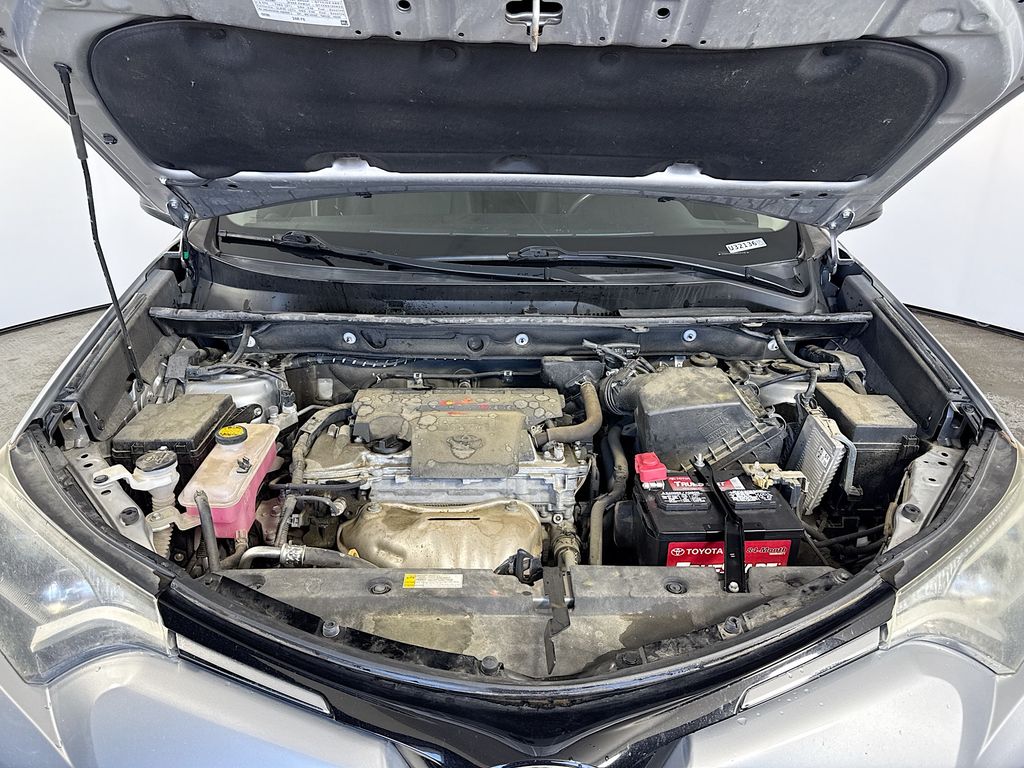 2016 Toyota RAV4 LE photo 18