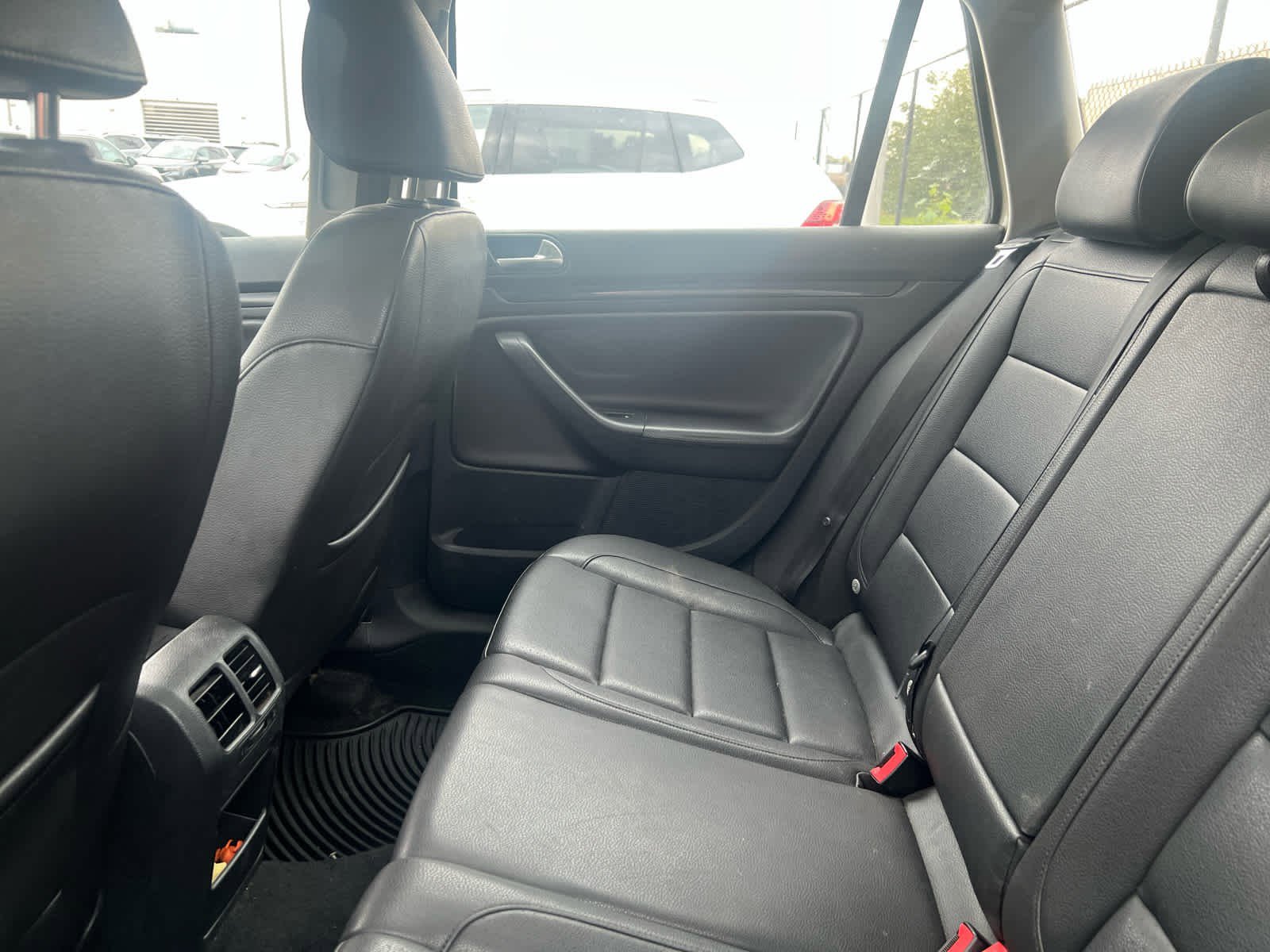 2013 Volkswagen Jetta SportWagen SE photo 3