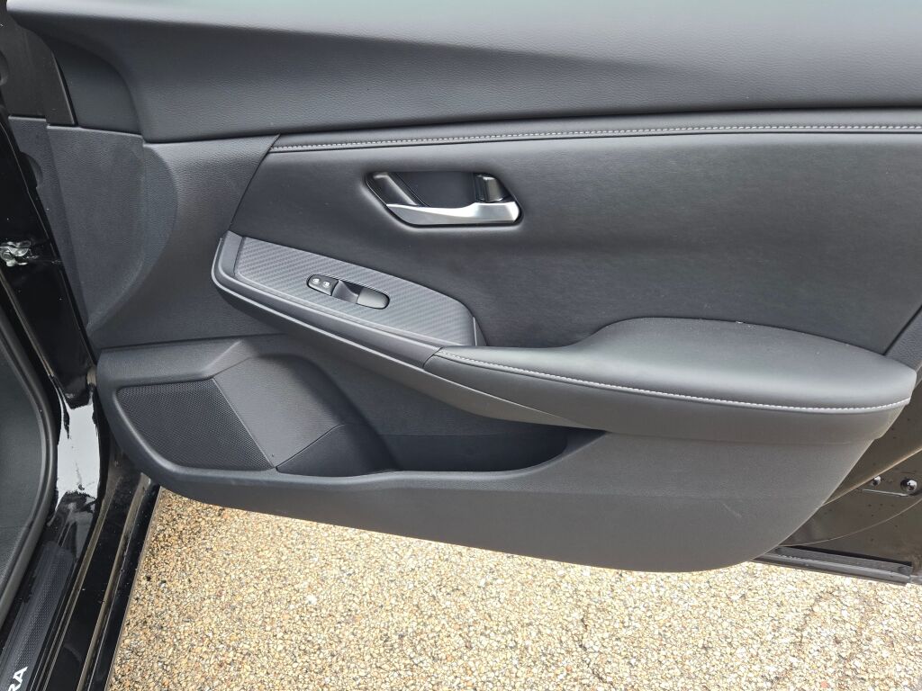 2024 Nissan Sentra SV photo 4