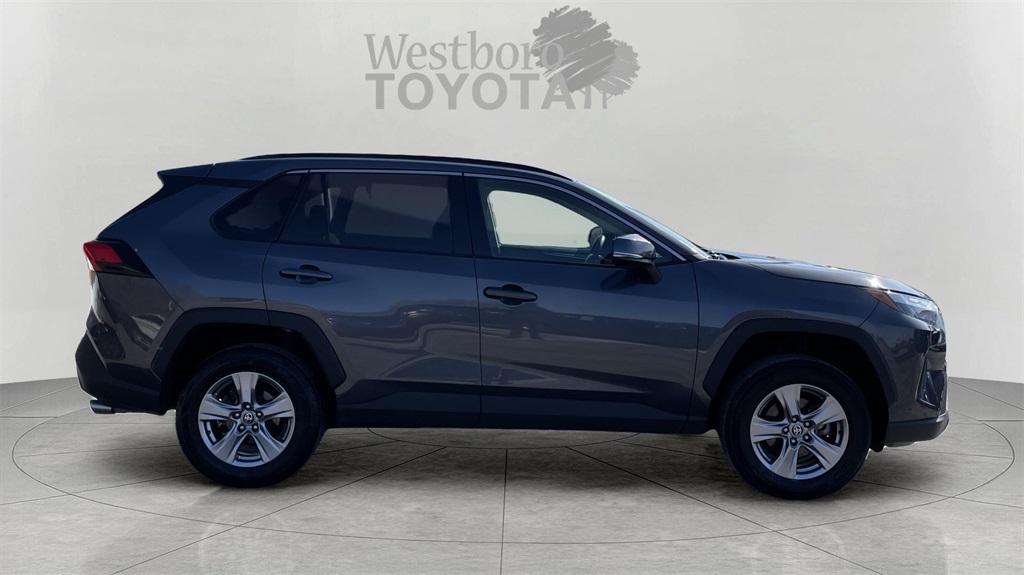 2022 Toyota RAV4 XLE photo 7