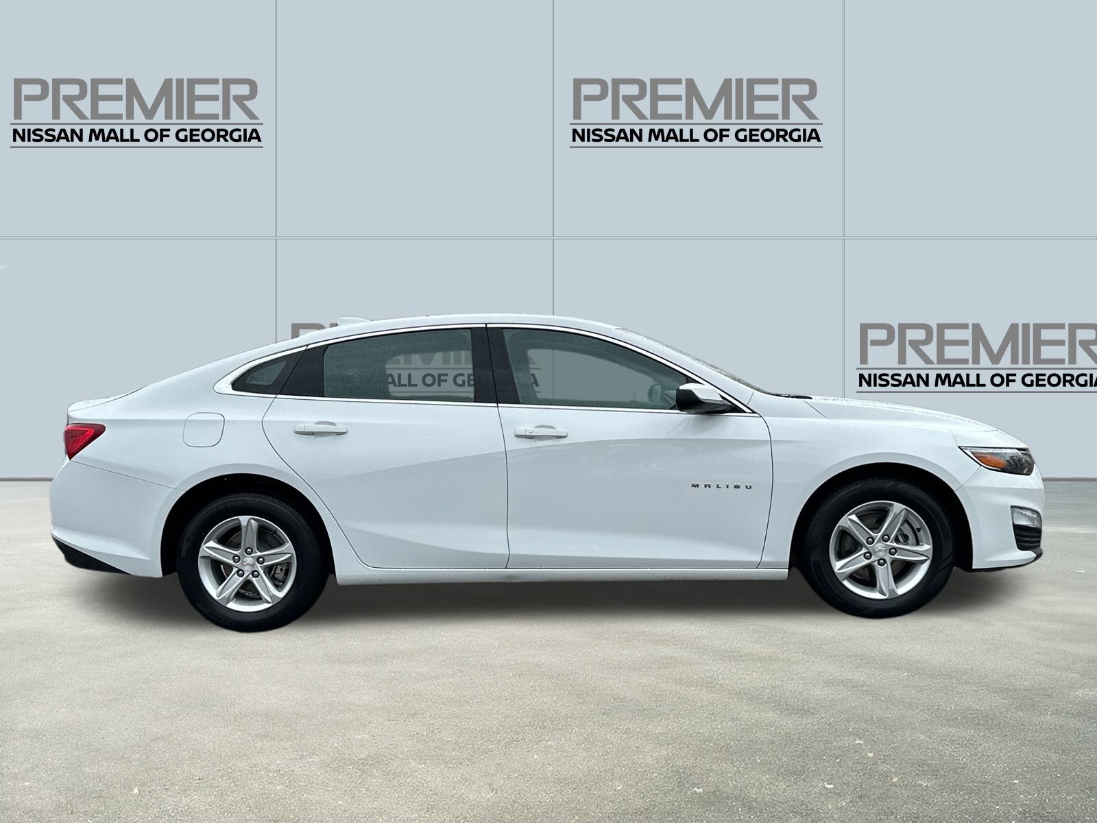 2024 Chevrolet Malibu 1LT photo 2