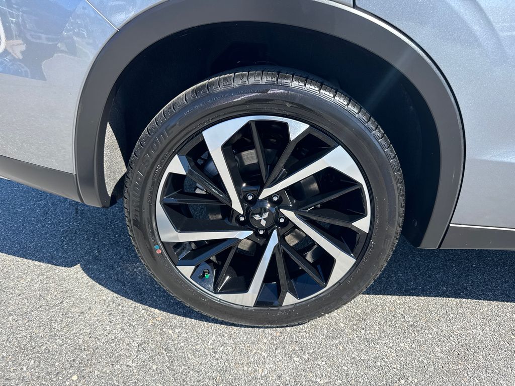 2024 Mitsubishi Outlander SE photo 17