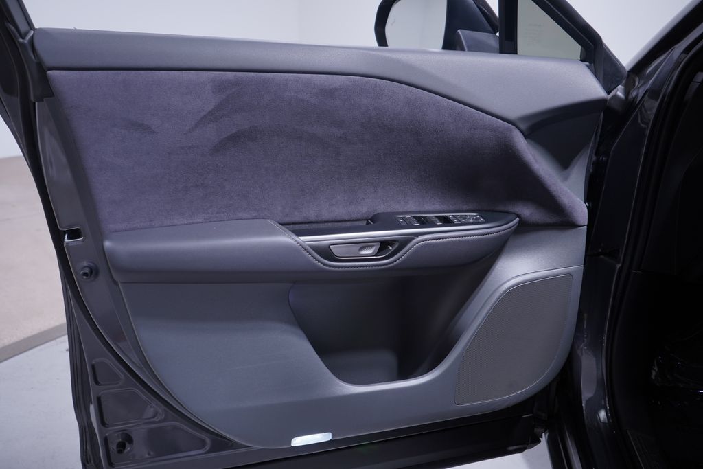 2023 Lexus RZ 450e Luxury photo 15