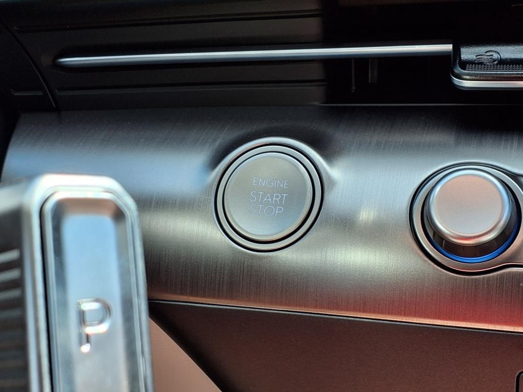 2026 Hyundai Kona SEL photo 16