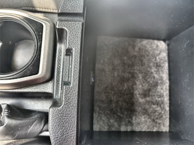 2021 Toyota Tacoma SR5 photo 21