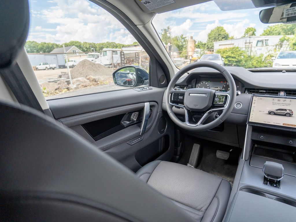 2025 Land Rover Discovery Sport S photo 15