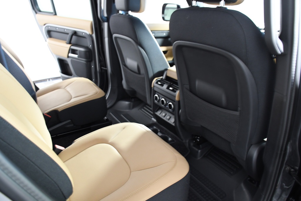 2025 Land Rover Defender 130 V8 photo 19