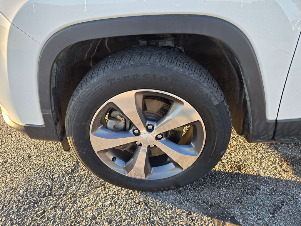 2019 Jeep Cherokee Limited photo 28