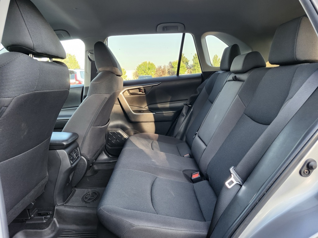 2023 Toyota RAV4 Hybrid LE photo 18