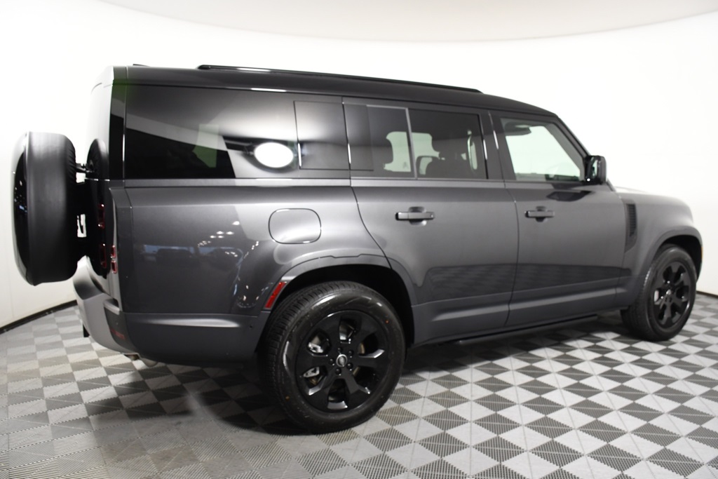 2025 Land Rover Defender 130 S photo 7