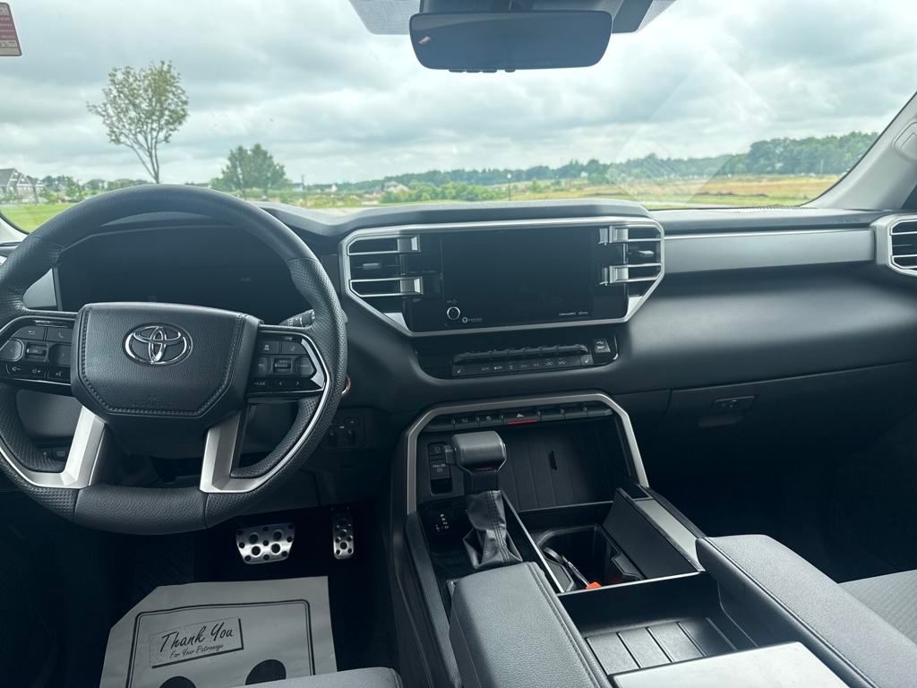 2024 Toyota Sequoia SR5 photo 11