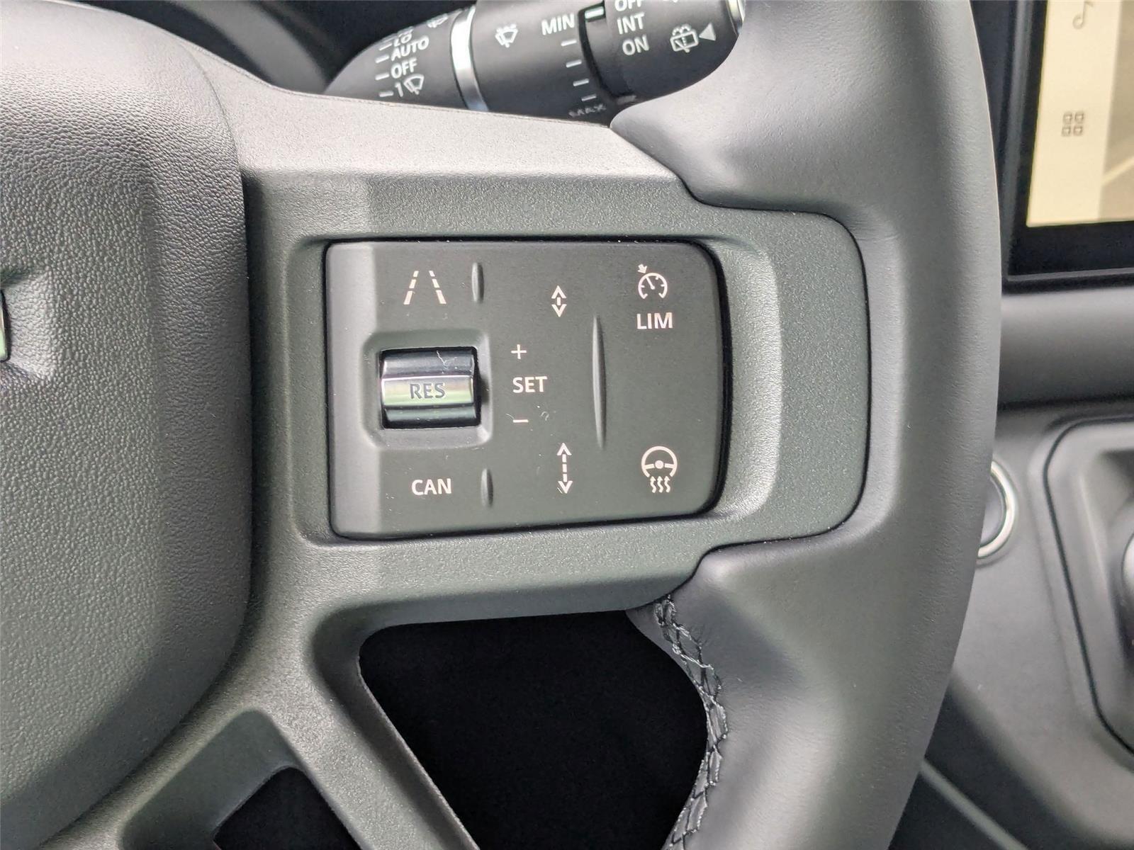 2025 Land Rover Defender 110 X-Dynamic SE photo 14