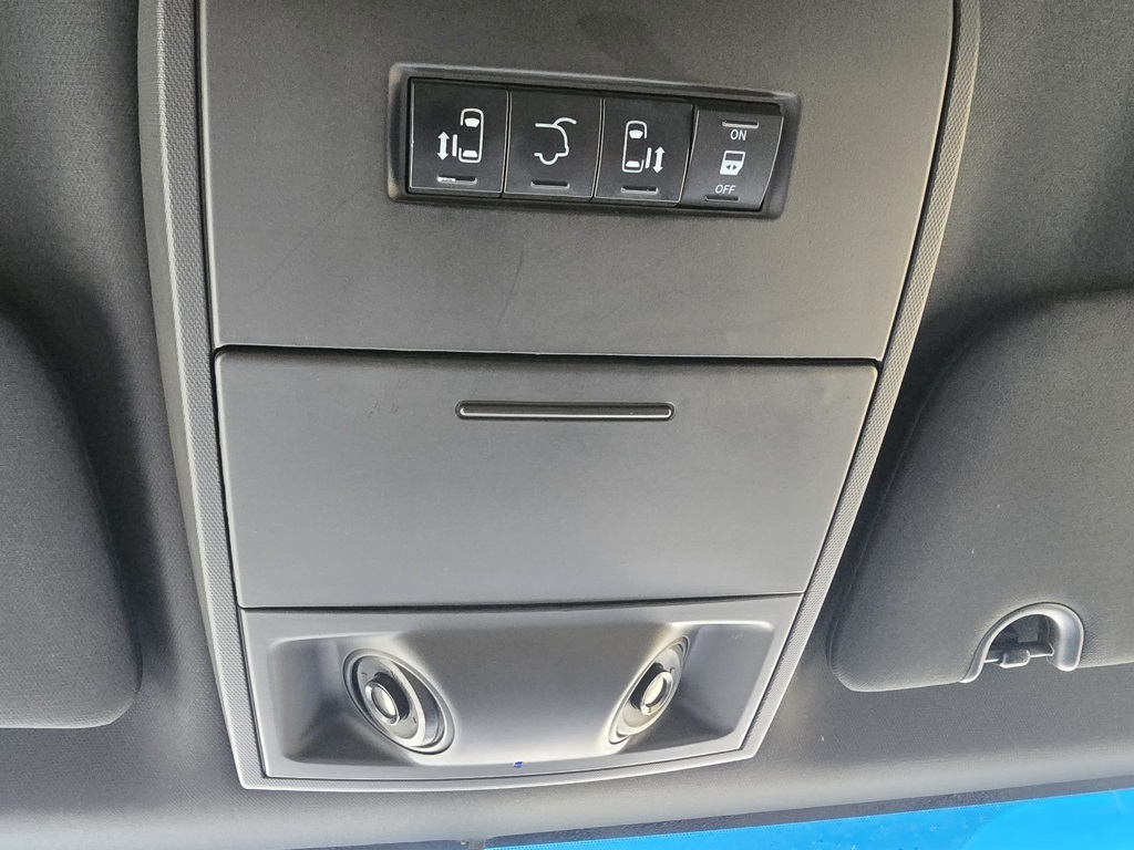 2017 Dodge Grand Caravan GT photo 24
