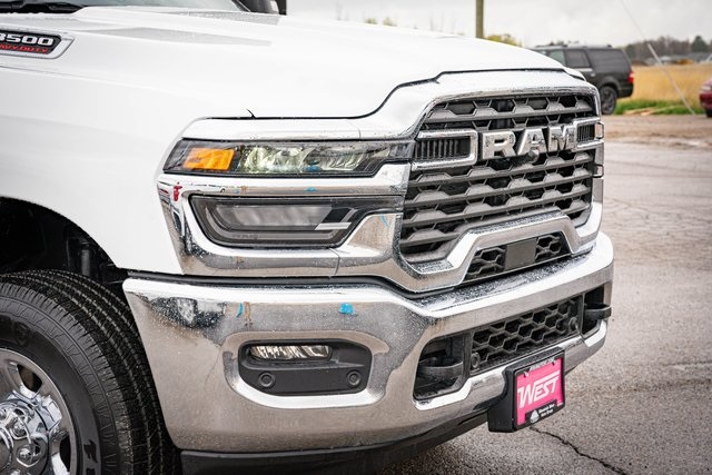 2025 Ram 3500 Tradesman photo 4
