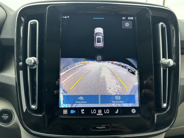 2024 Volvo XC40 Plus photo 5