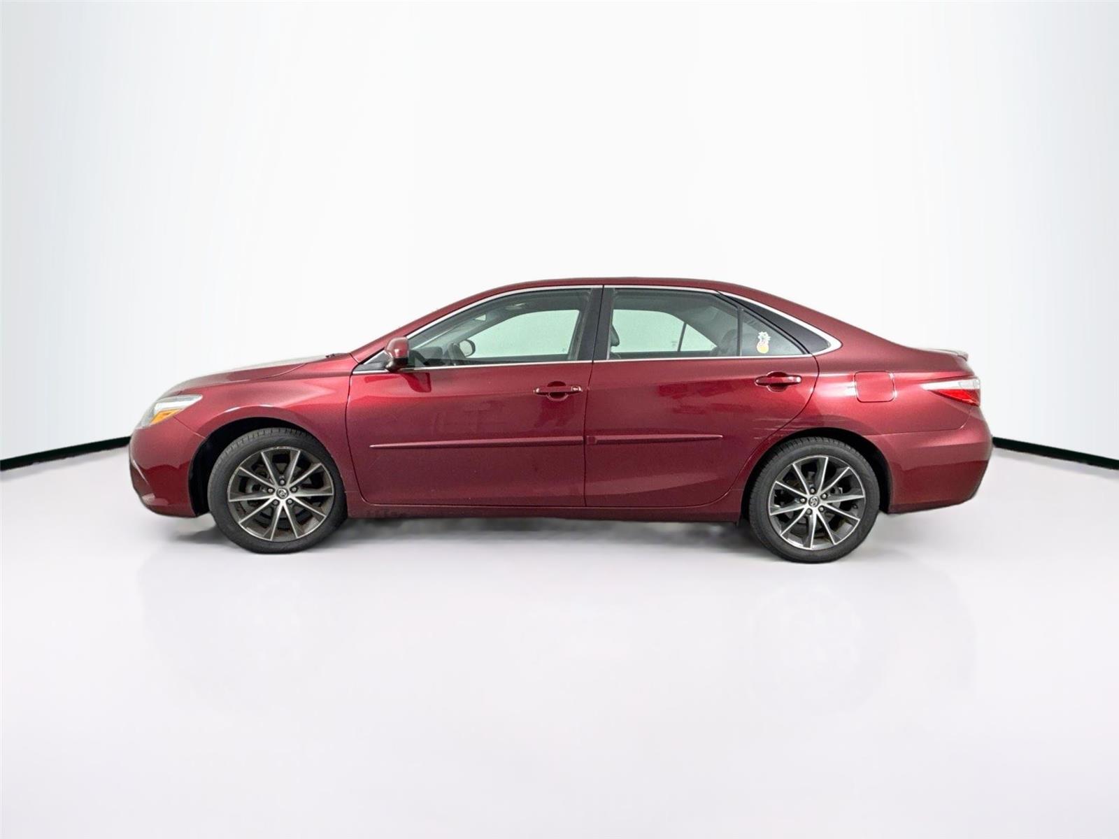 2016 Toyota Camry photo 9