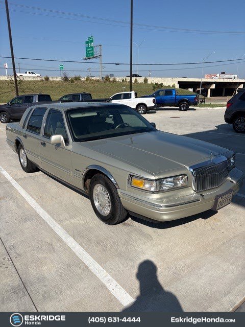 1997 Lincoln Town Car Signature photo 2