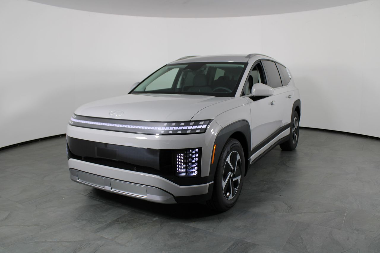 2026 Hyundai IONIQ 9 SE's photo