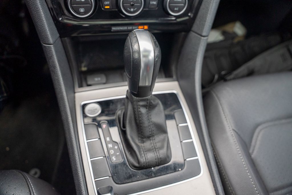 2021 Volkswagen Passat 2.0T SE photo 24